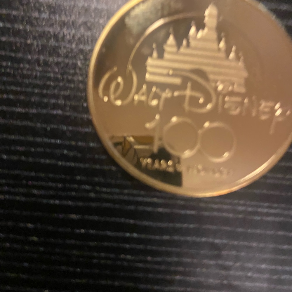 Disney Gold Commemorative Coin - Picture 1 of 8